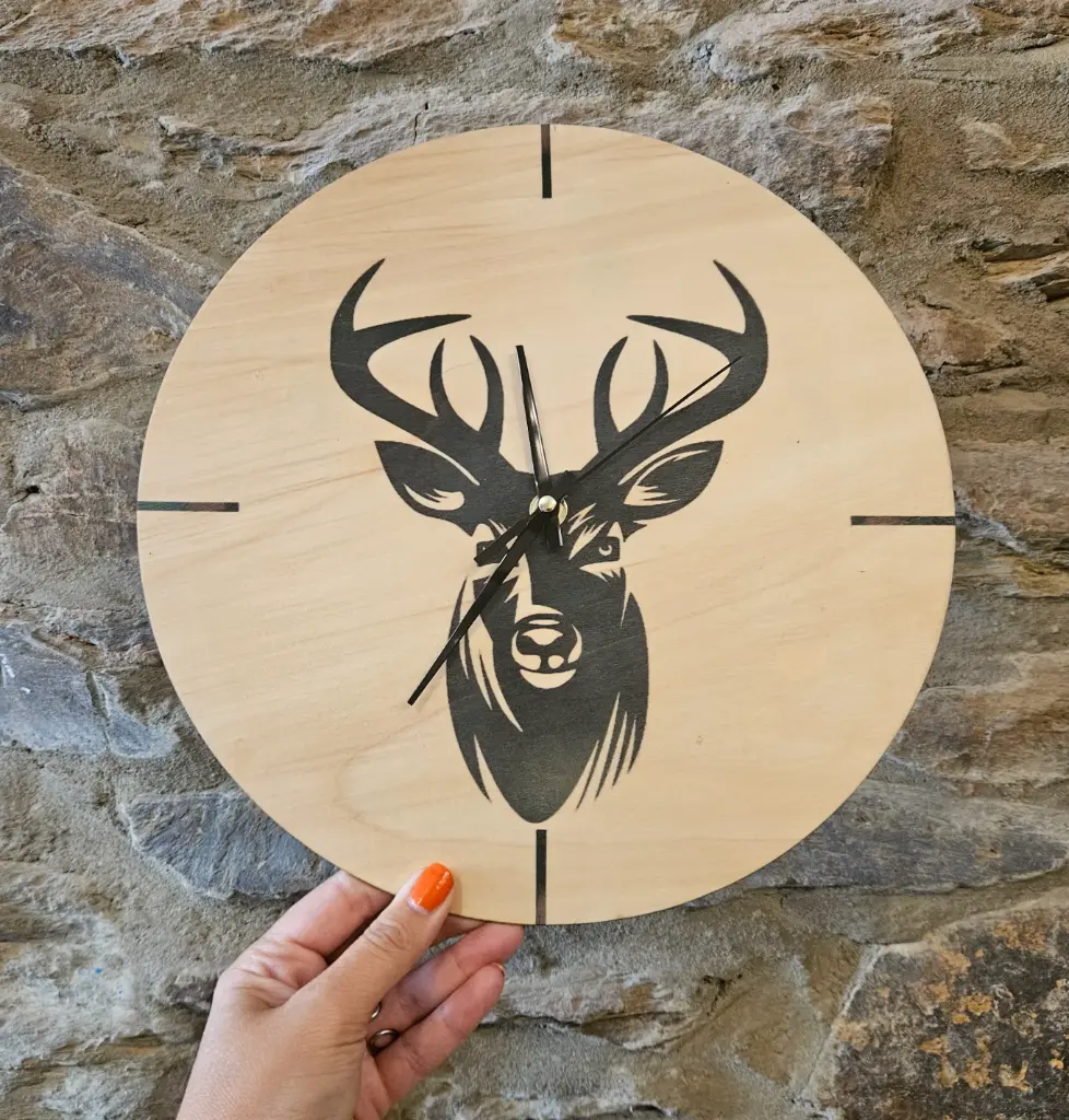 Horloge en bois personnalisée (20)