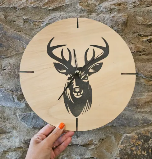 Horloge en bois personnalisée